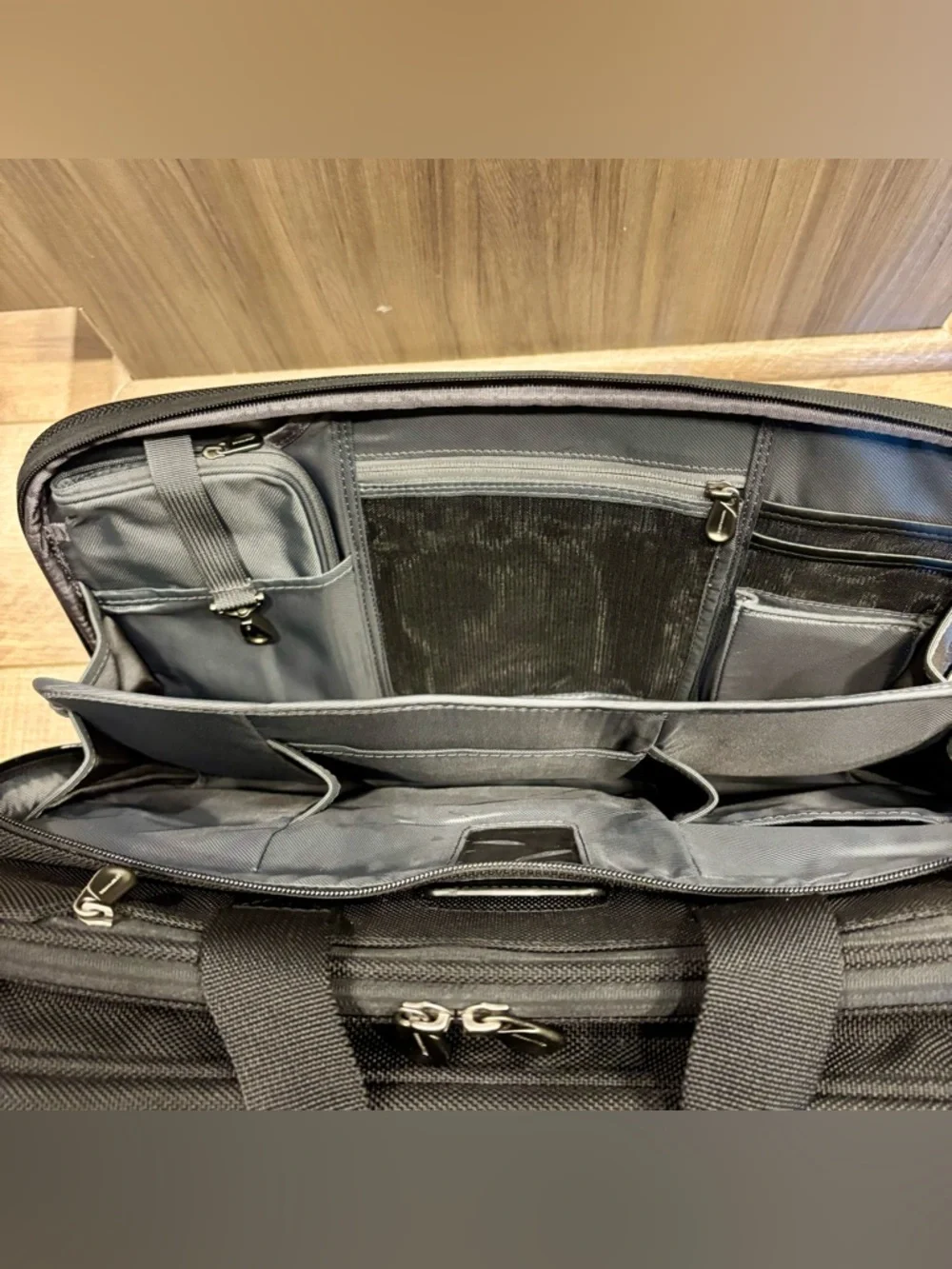 Briggs & Riley Large Travel Brief - Picture 10 of 13